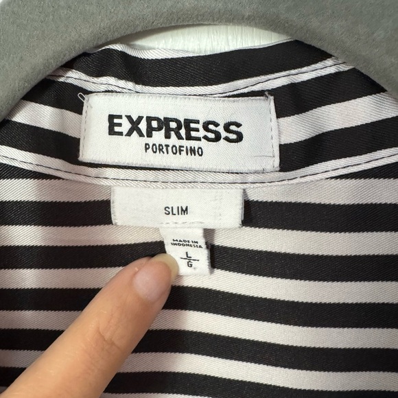 Express Striped Sleeveless Portofino Button Down Top - Picture 2 of 4